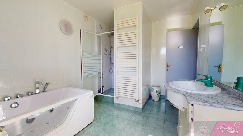 Maison - 165 m² - 8 pièces