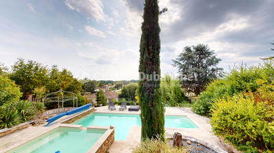 Maison - 310 m² - 8 pièces