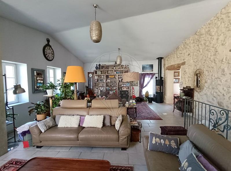 Maison - 240 m² - 7 pièces