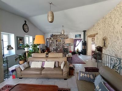 Maison - 240 m² - 7 pièces