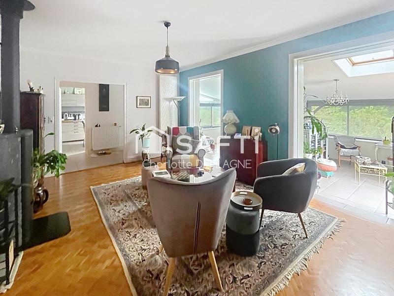 Maison - 207 m² - 9 pièces