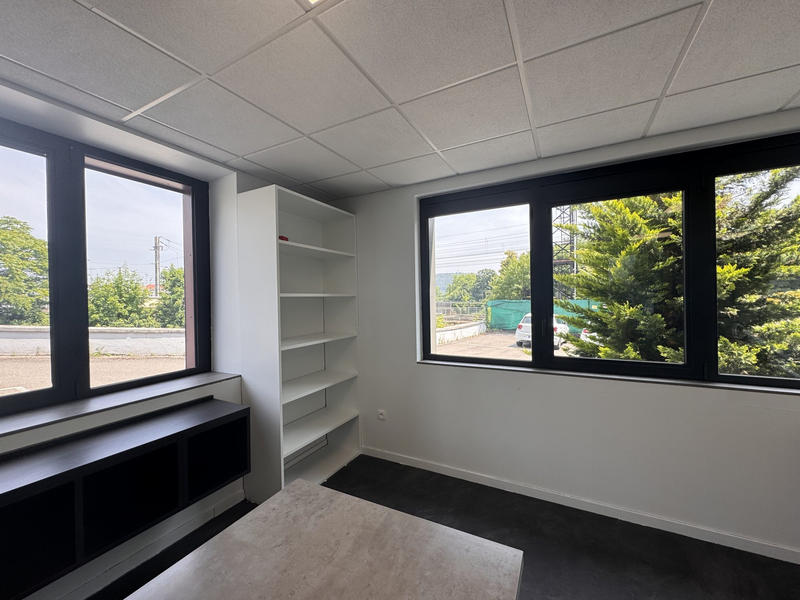 Bureau - 200 m² - 8 pièces