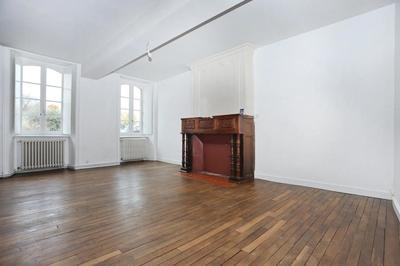 Maison - 225 m² - 8 pièces