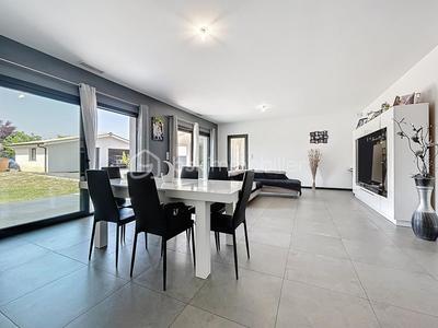 Maison - 180 m² - 5 pièces