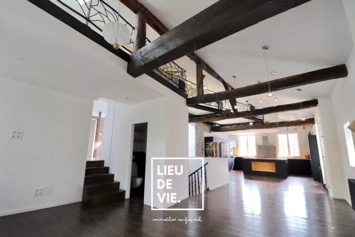 Appartement ancien - 251 m² - 8 pièces