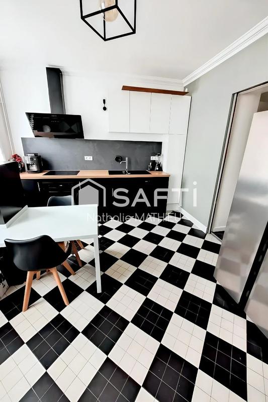 Maison - 200 m² - 7 pièces