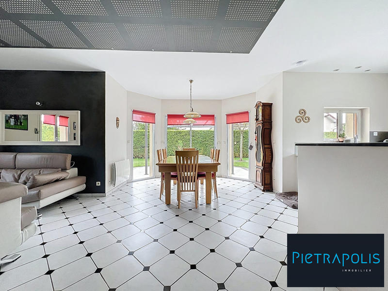 Maison - 180 m² - 8 pièces