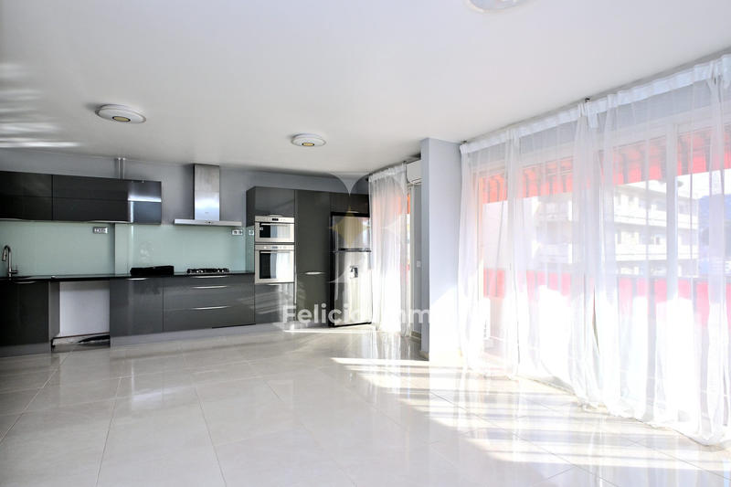 Appartement - 90 m² - 4 pièces