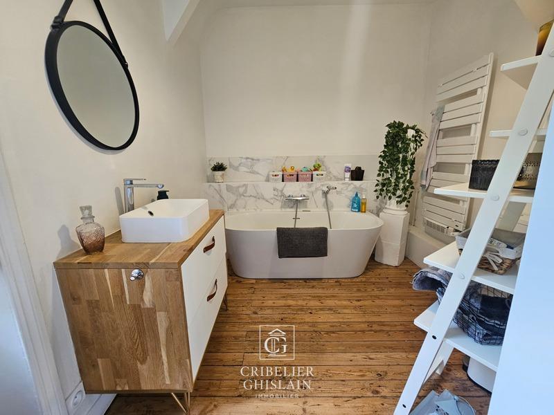 Demeure - 190 m² - 6 pièces