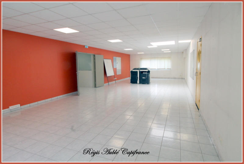 Entrepôt - 866 m² - 12 pièces