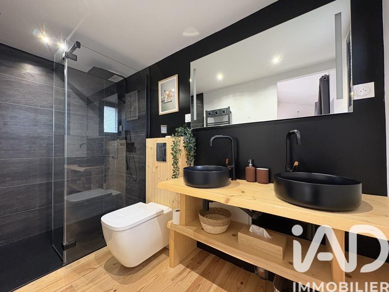 Maison - 240 m² - 9 pièces