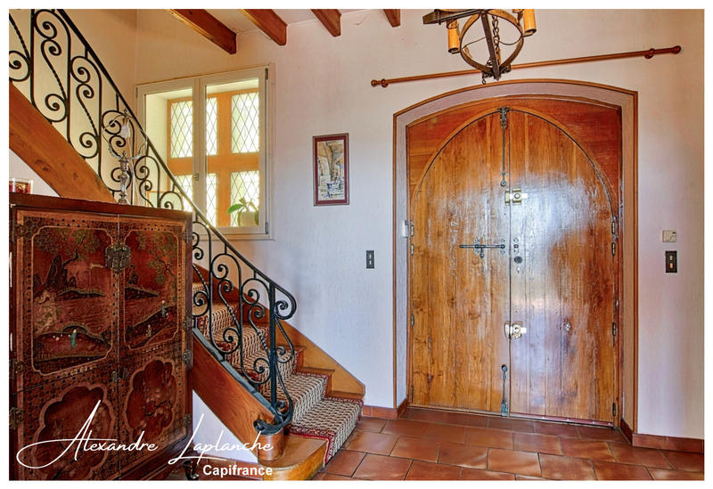 Maison en pierre - 205 m² - 9 pièces