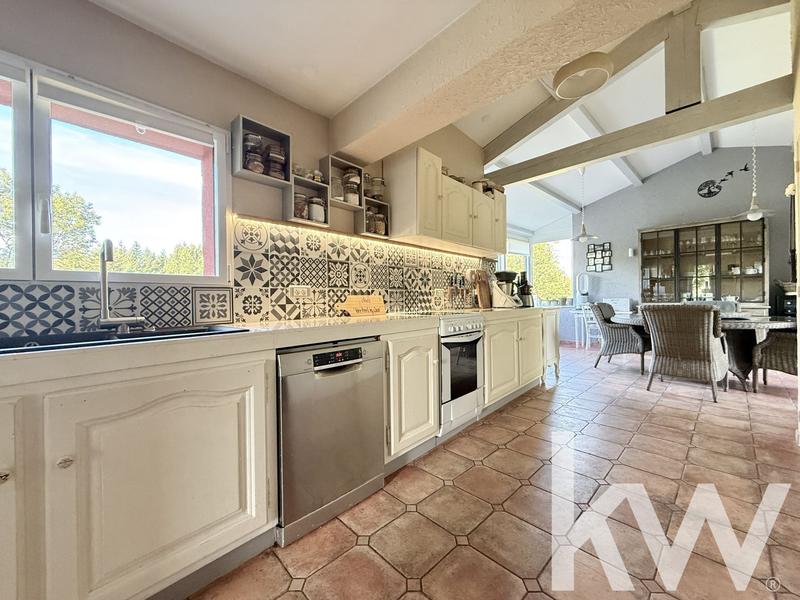 Maison - 205 m² - 10 pièces