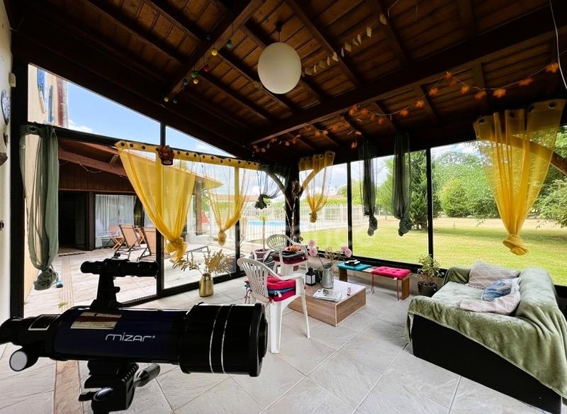 Demeure - 254 m² - 9 pièces