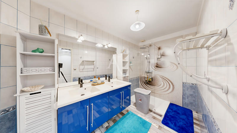 Maison - 293 m² - 12 pièces