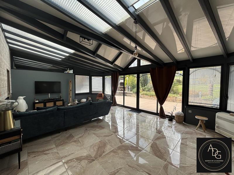 Maison - 210 m² - 6 pièces