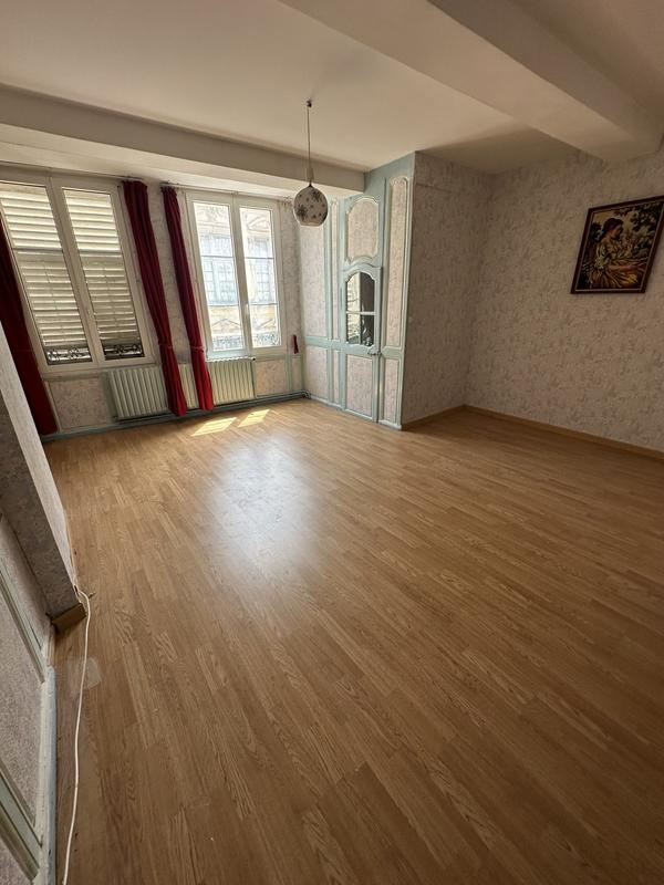 Maison - 226 m² - 8 pièces