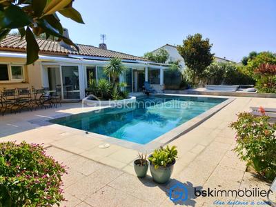 Villa - 237 m² - 6 pièces