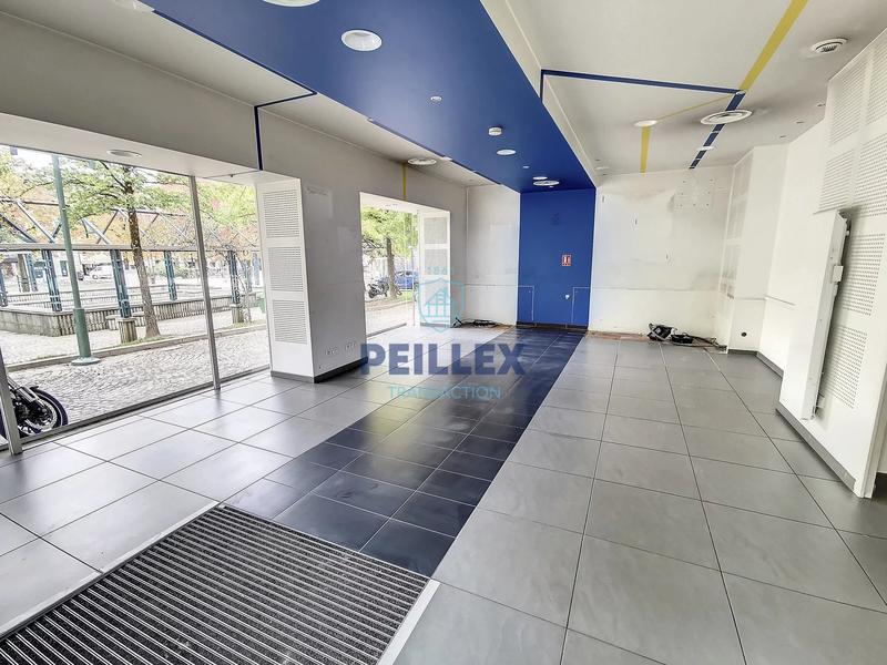 Local commercial - 88 m² - 4 pièces