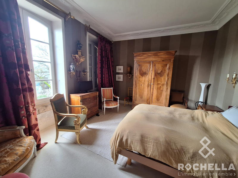 Maison ancienne - 255 m² - 8 pièces