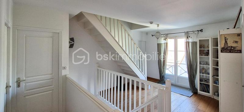 Demeure - 268 m² - 9 pièces