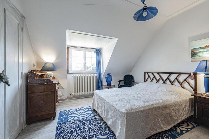 Maison - 182 m² - 9 pièces