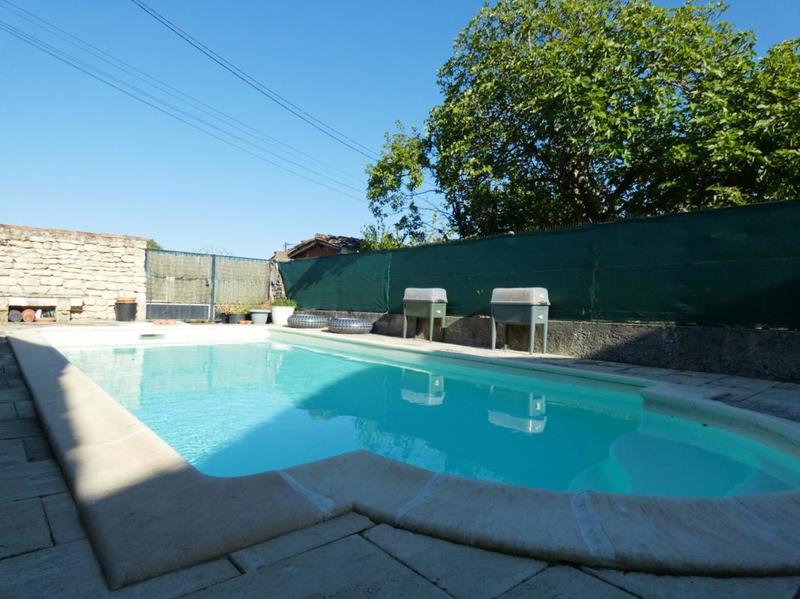 Maison - 300 m² - 7 pièces