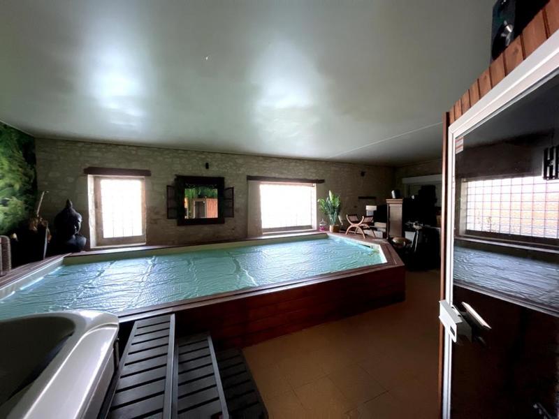 Maison - 300 m² - 7 pièces