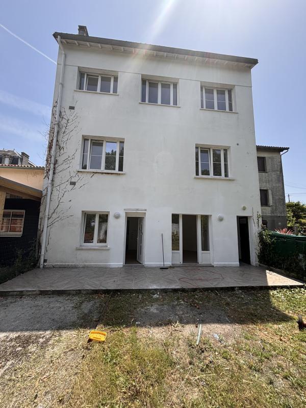 Immeuble - 300 m² - 14 pièces