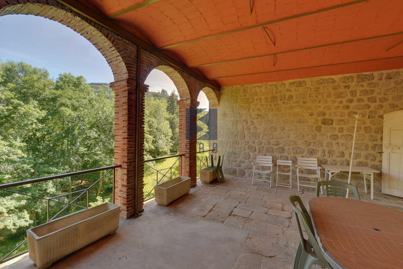 Maison - 369 m² - 12 pièces