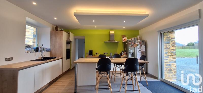 Maison - 260 m² - 6 pièces