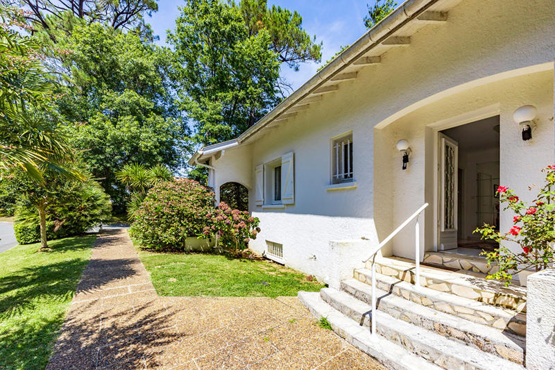 Villa - 255 m² - 6 pièces