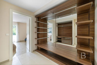 Maison - 588 m² - 8 pièces