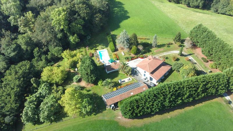 Propriété - 223 m² - 10 pièces