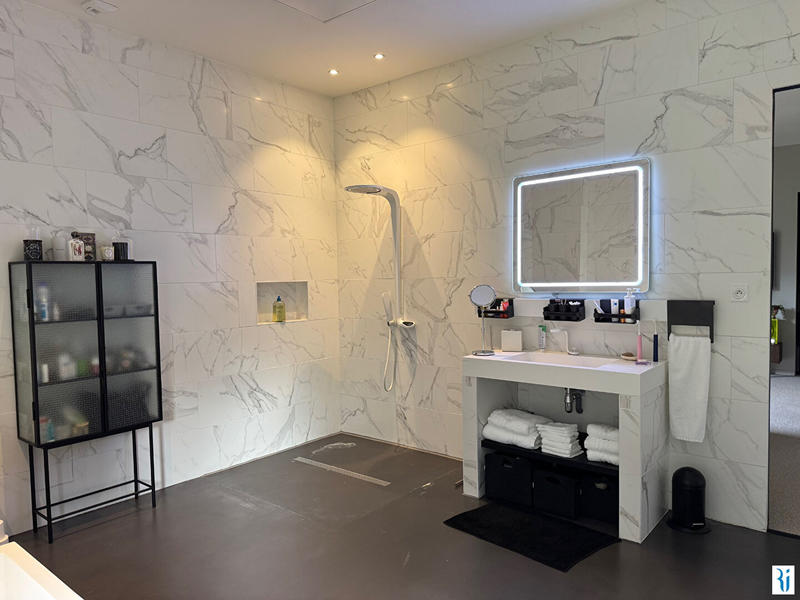 Maison - 237 m² - 4 pièces