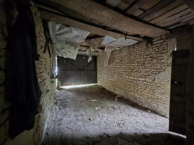 Grange - 180 m² - 1 pièce