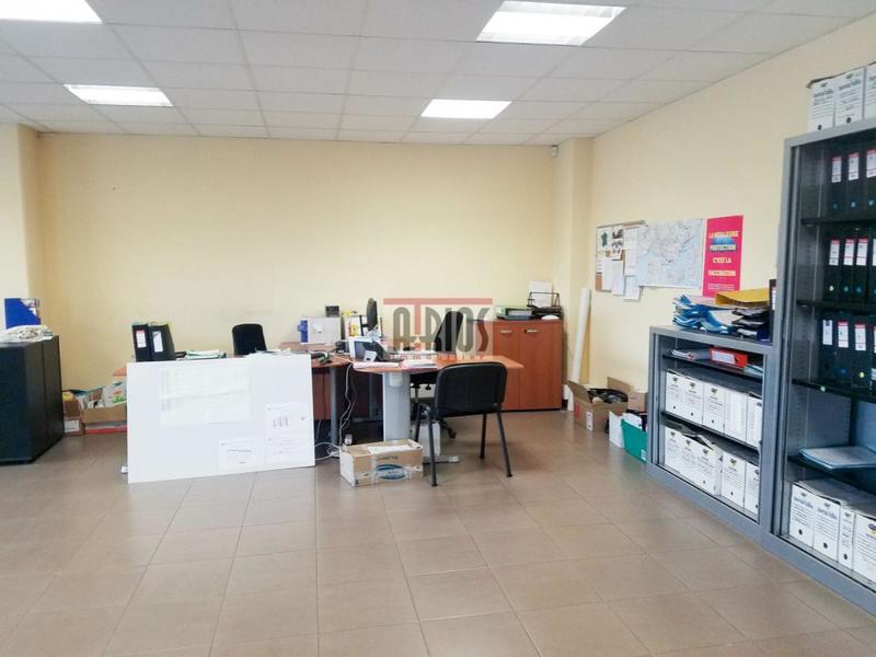 Entrepôt - 1 400 m²