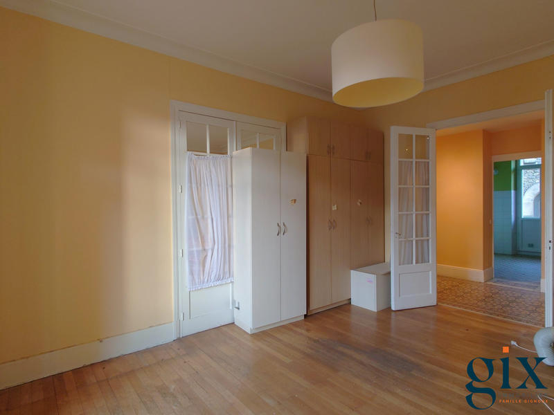 Appartement - 255 m² - 10 pièces