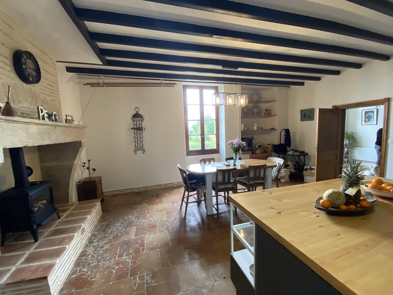 Maison - 240 m² - 8 pièces