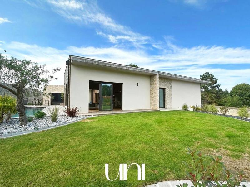 Maison - 300 m² - 6 pièces