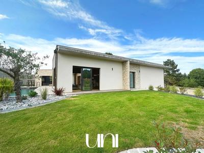 Maison - 300 m² - 6 pièces