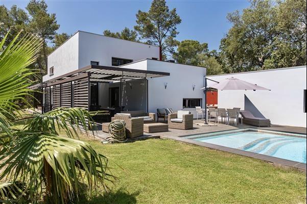 Maison contemporaine - 287 m² - 10 pièces