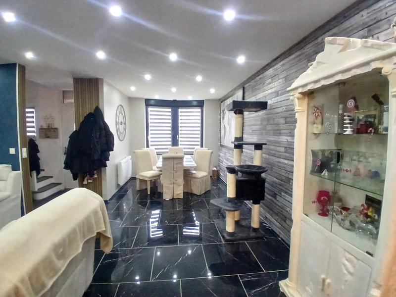 Maison - 95 m² - 4 pièces