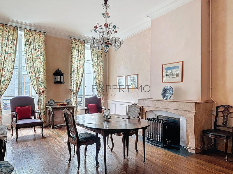 Maison - 255 m² - 8 pièces