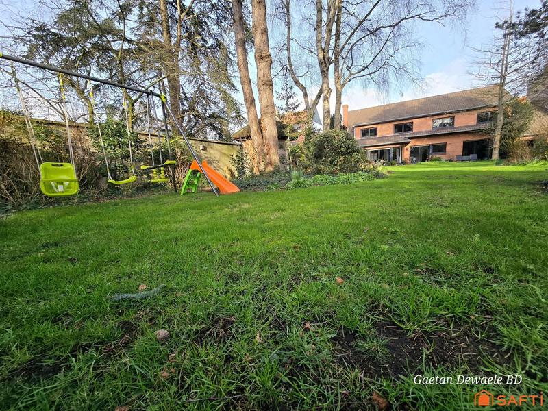 Maison - 243 m² - 10 pièces