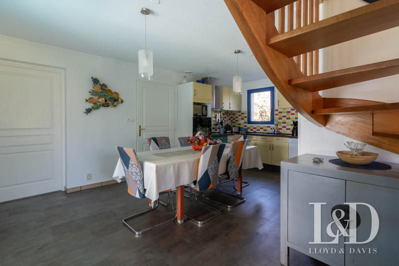 Maison contemporaine - 204 m² - 6 pièces