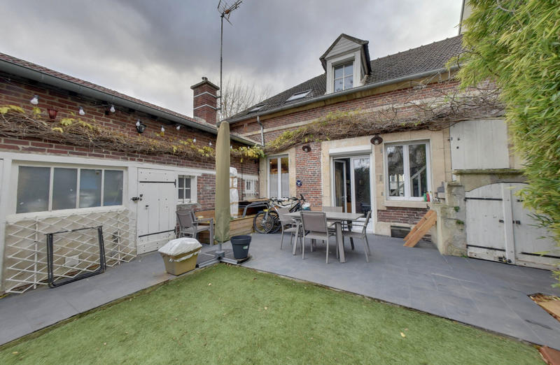 Maison - 95 m² - 5 pièces