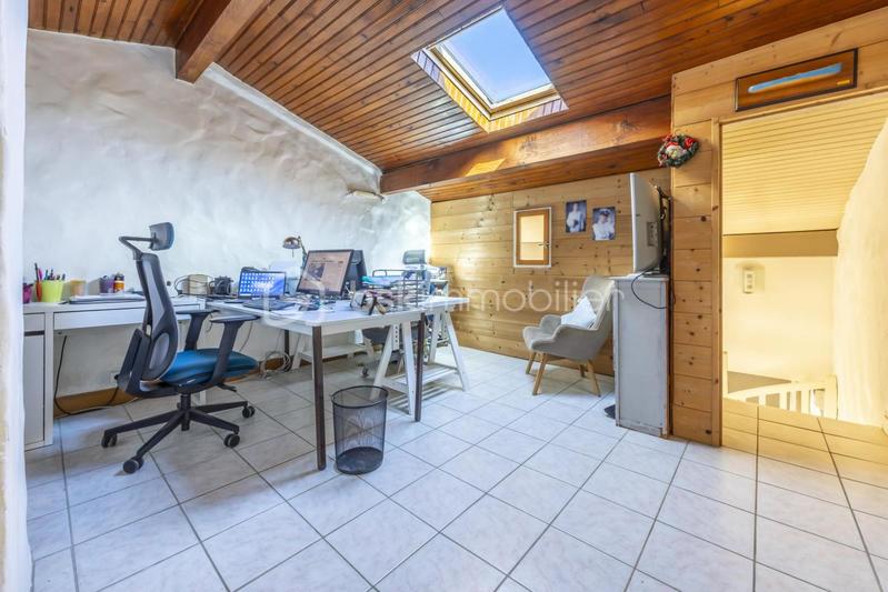 Maison - 250 m² - 9 pièces