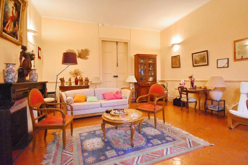 Appartement - 270 m² - 6 pièces