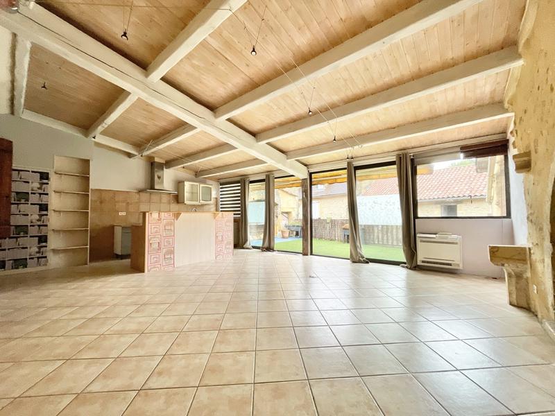 Maison traditionnelle - 261 m² - 18 pièces
